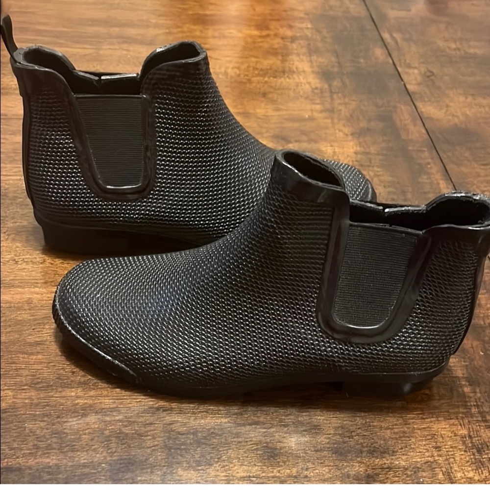 Cougar Black Rain Boots Sleek Textured Design